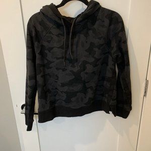 Cropped Calvin Klein camo hoodie